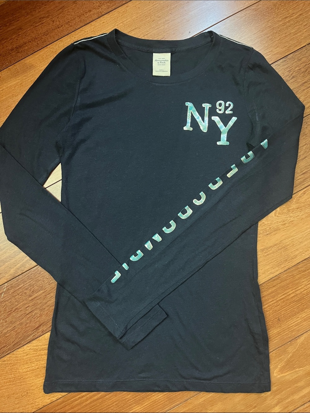 NWOT Vintage Y2K Abercrombie Logo Long Sleeve Tee
